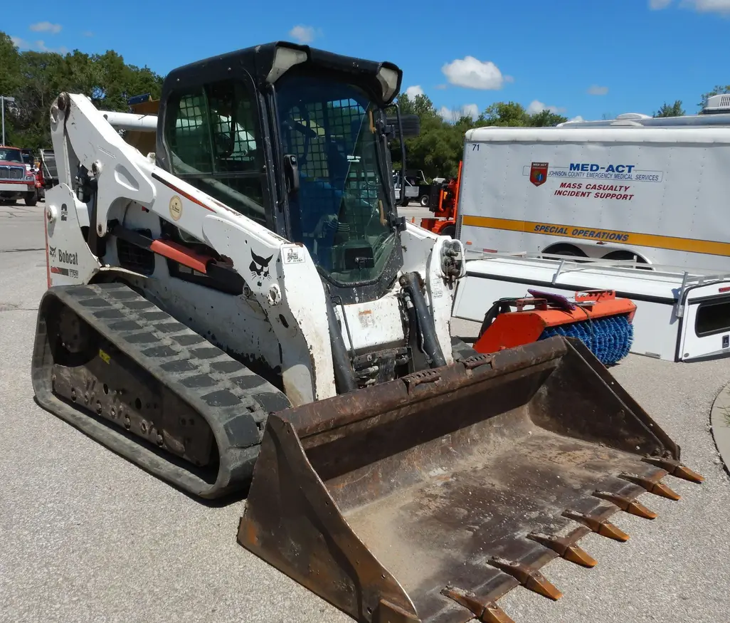 2014 Bobcat T750 tracked skid steer loader