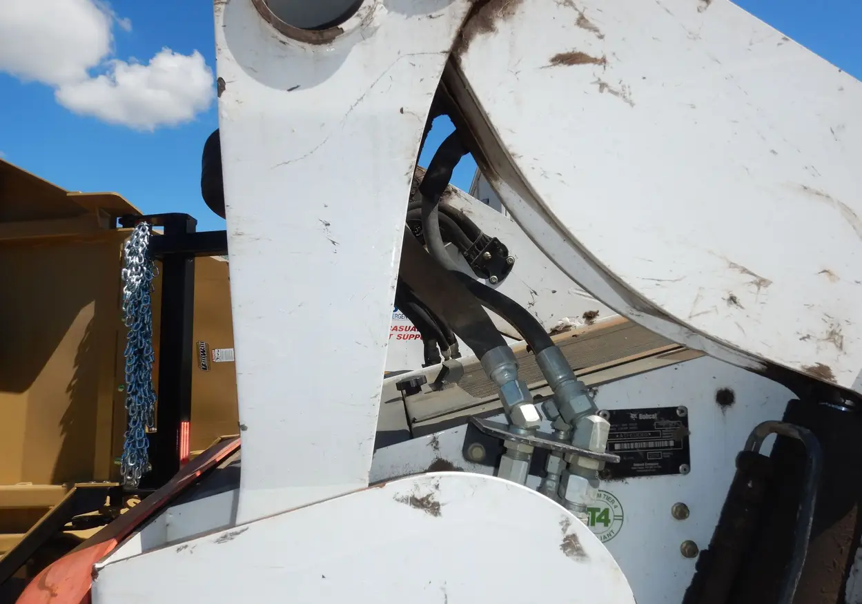 2014 Bobcat T750 tracked skid steer loader