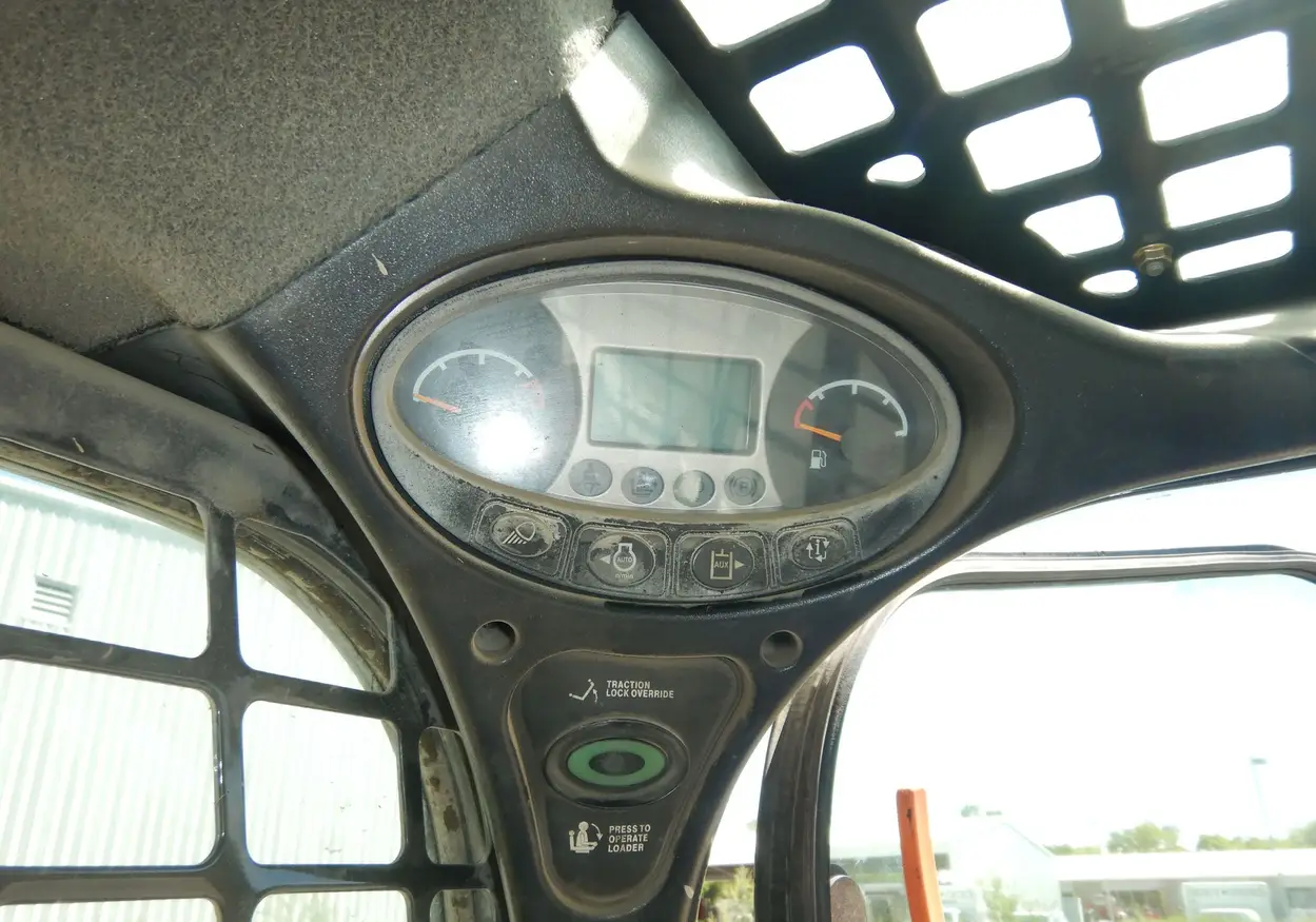 2014 Bobcat T750 tracked skid steer loader