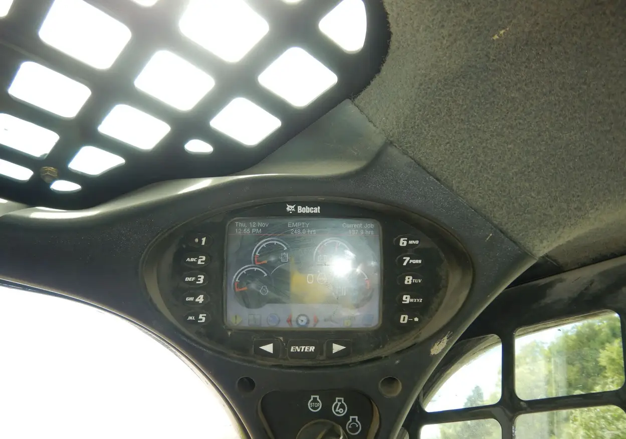 2014 Bobcat T750 tracked skid steer loader