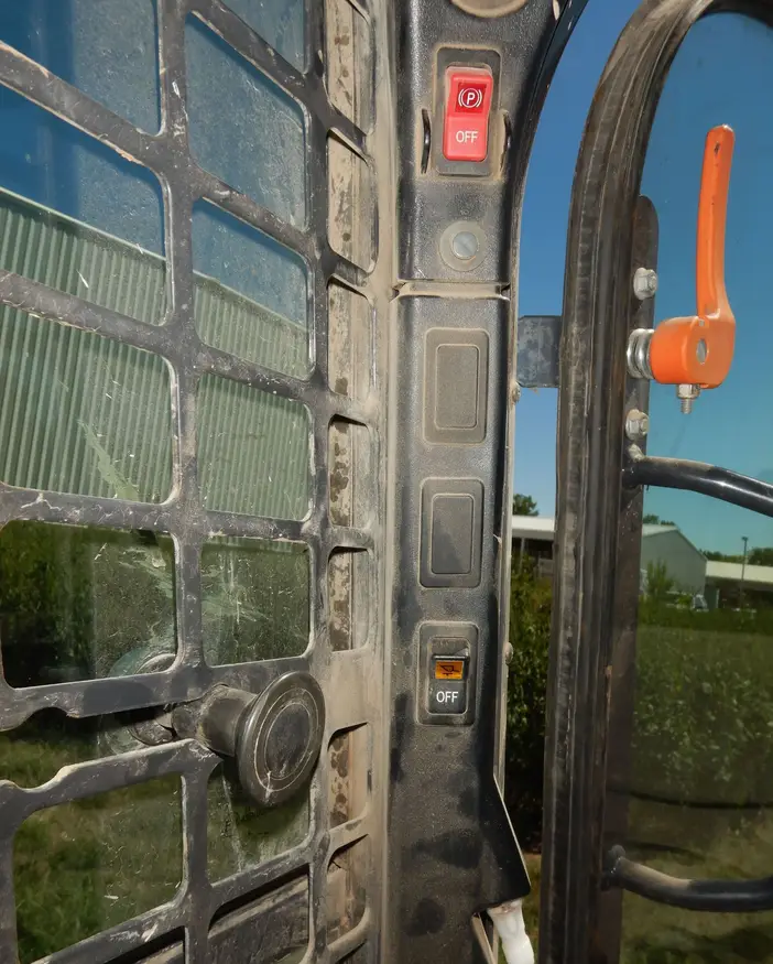 2014 Bobcat T750 tracked skid steer loader