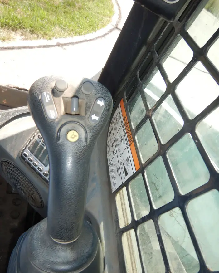 2014 Bobcat T750 tracked skid steer loader