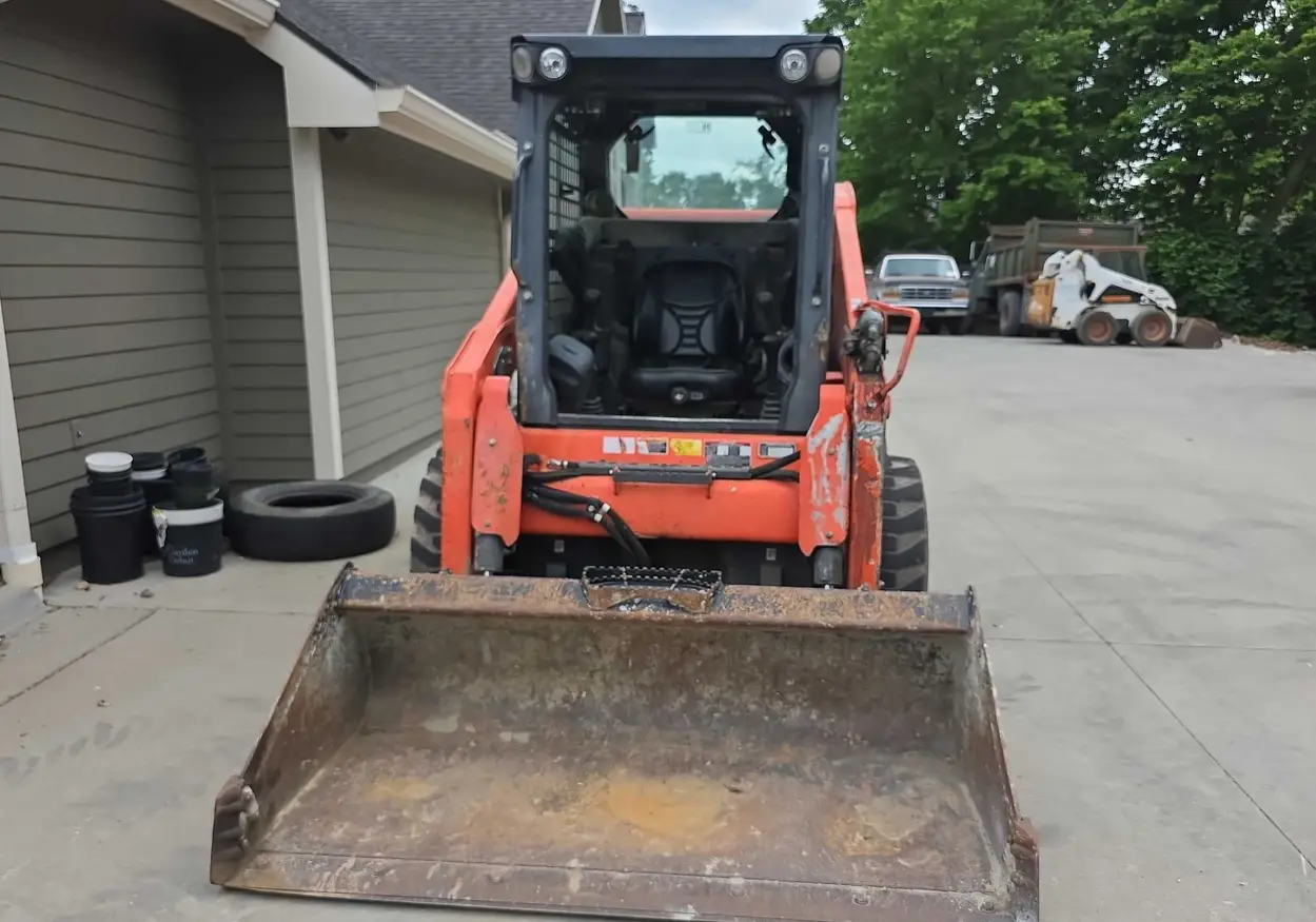 2016 Kubota SSV65 skid steer loader