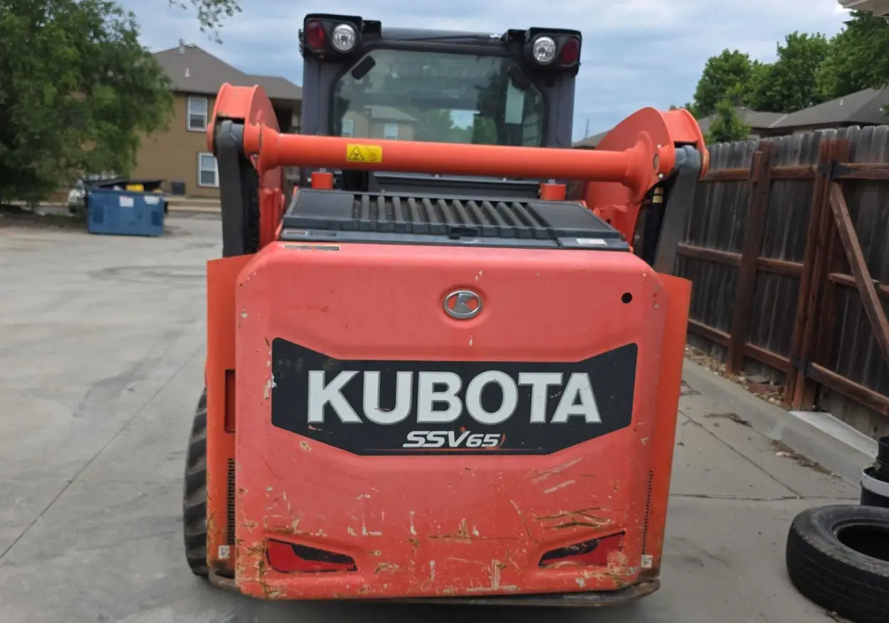 2016 Kubota SSV65 skid steer loader