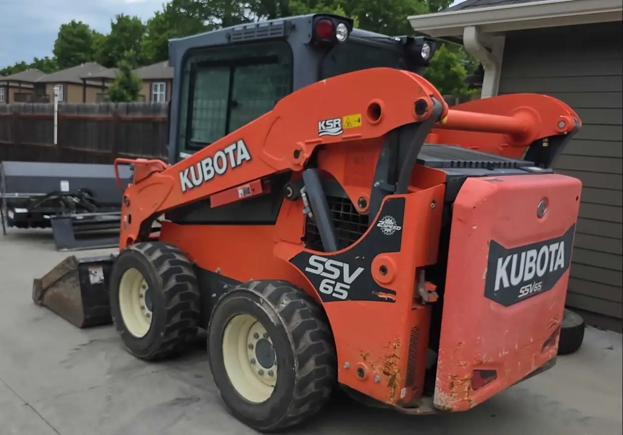 2016 Kubota SSV65 skid steer loader