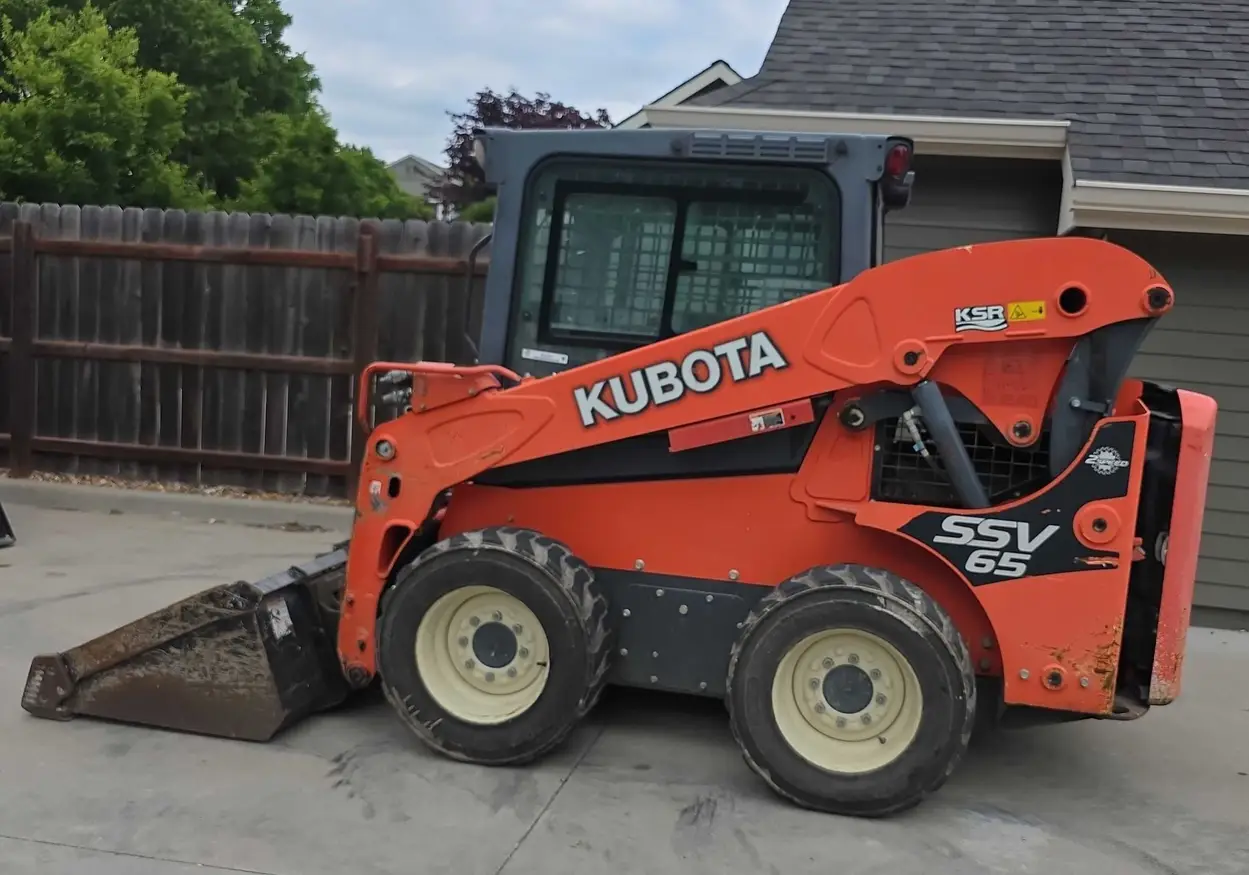 2016 Kubota SSV65 skid steer loader
