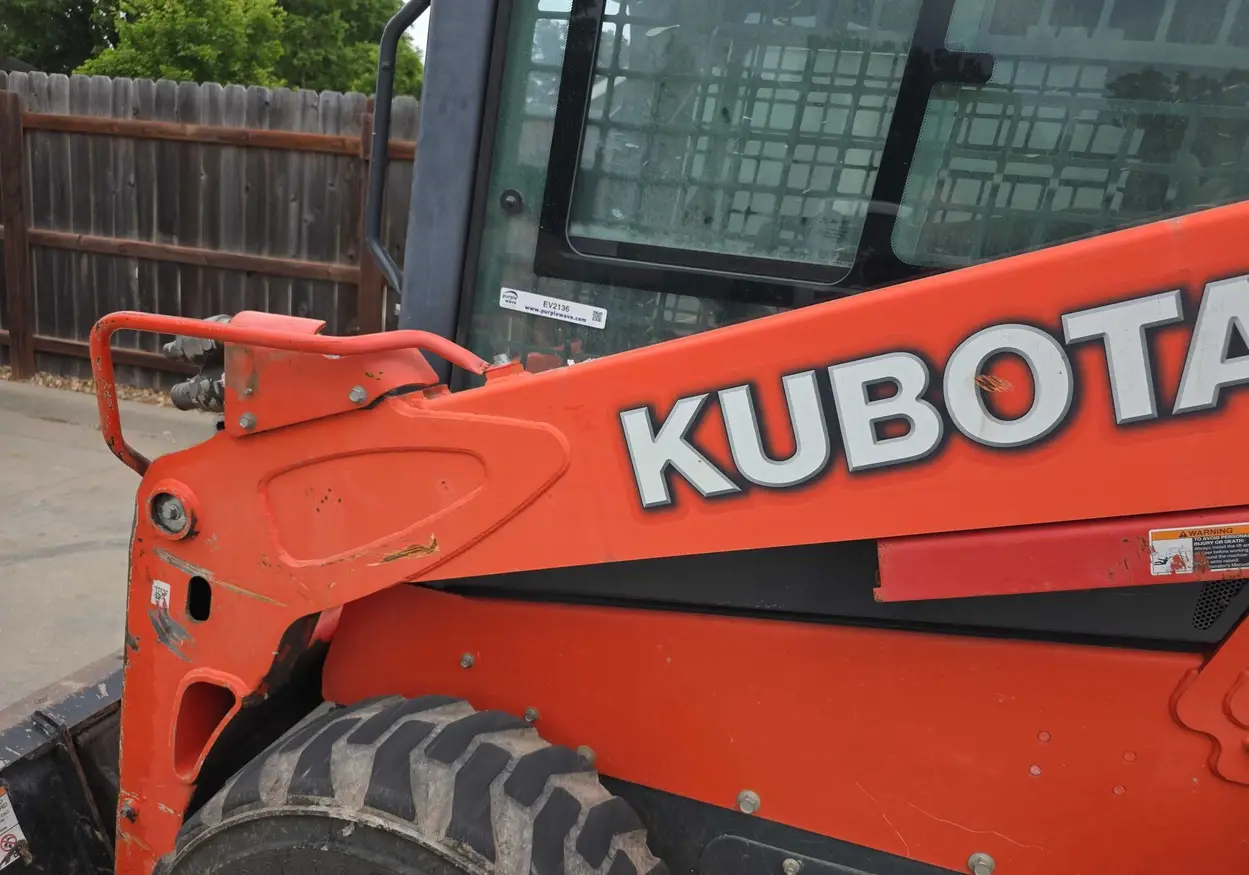 2016 Kubota SSV65 skid steer loader