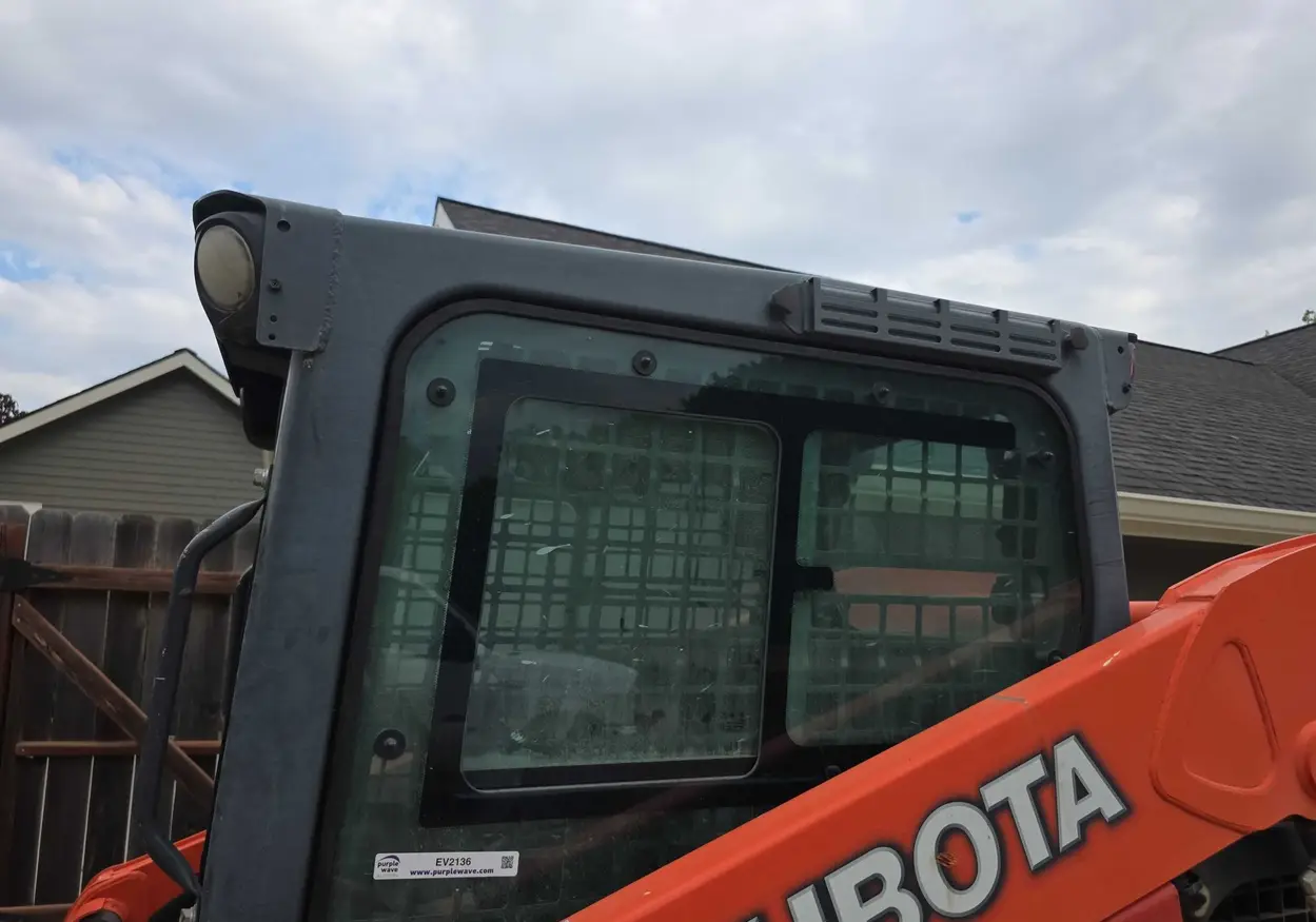 2016 Kubota SSV65 skid steer loader