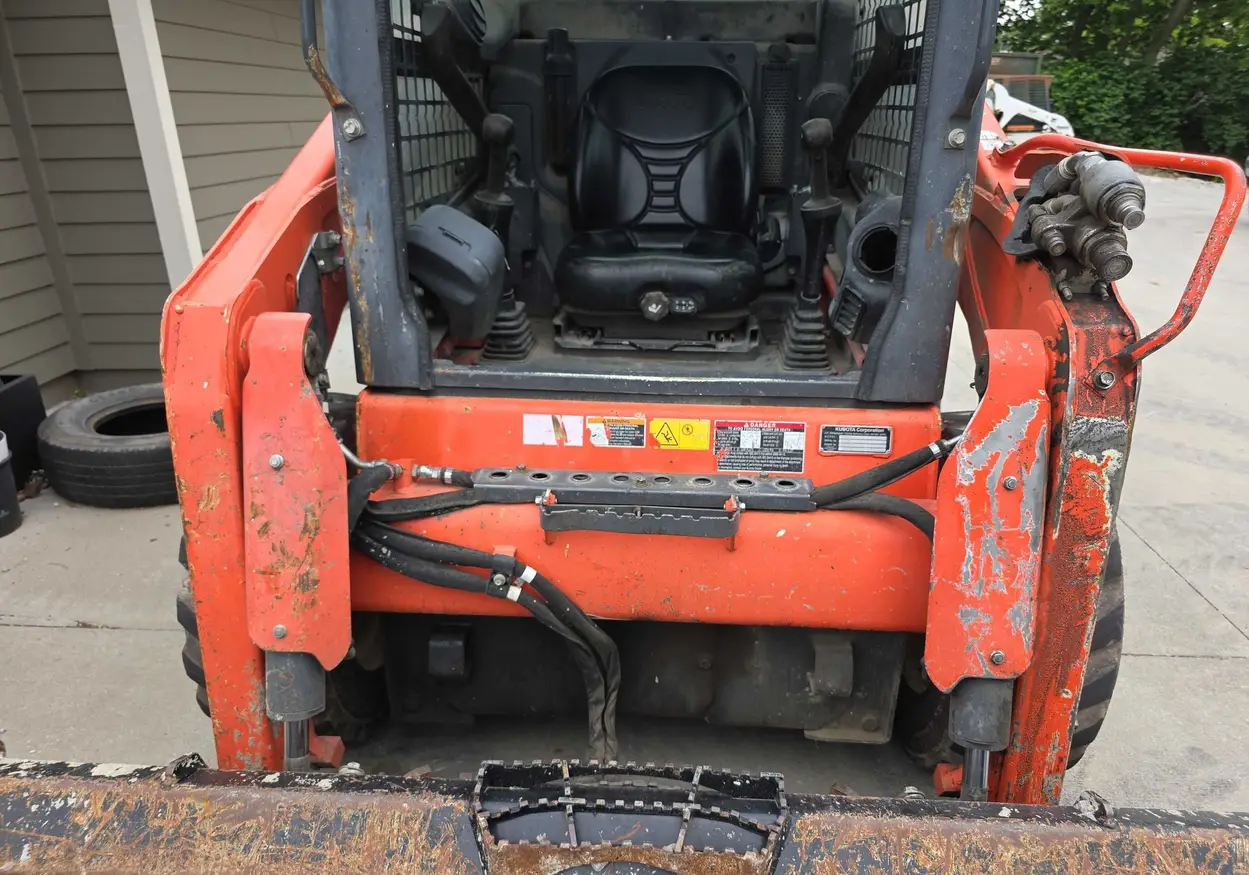2016 Kubota SSV65 skid steer loader