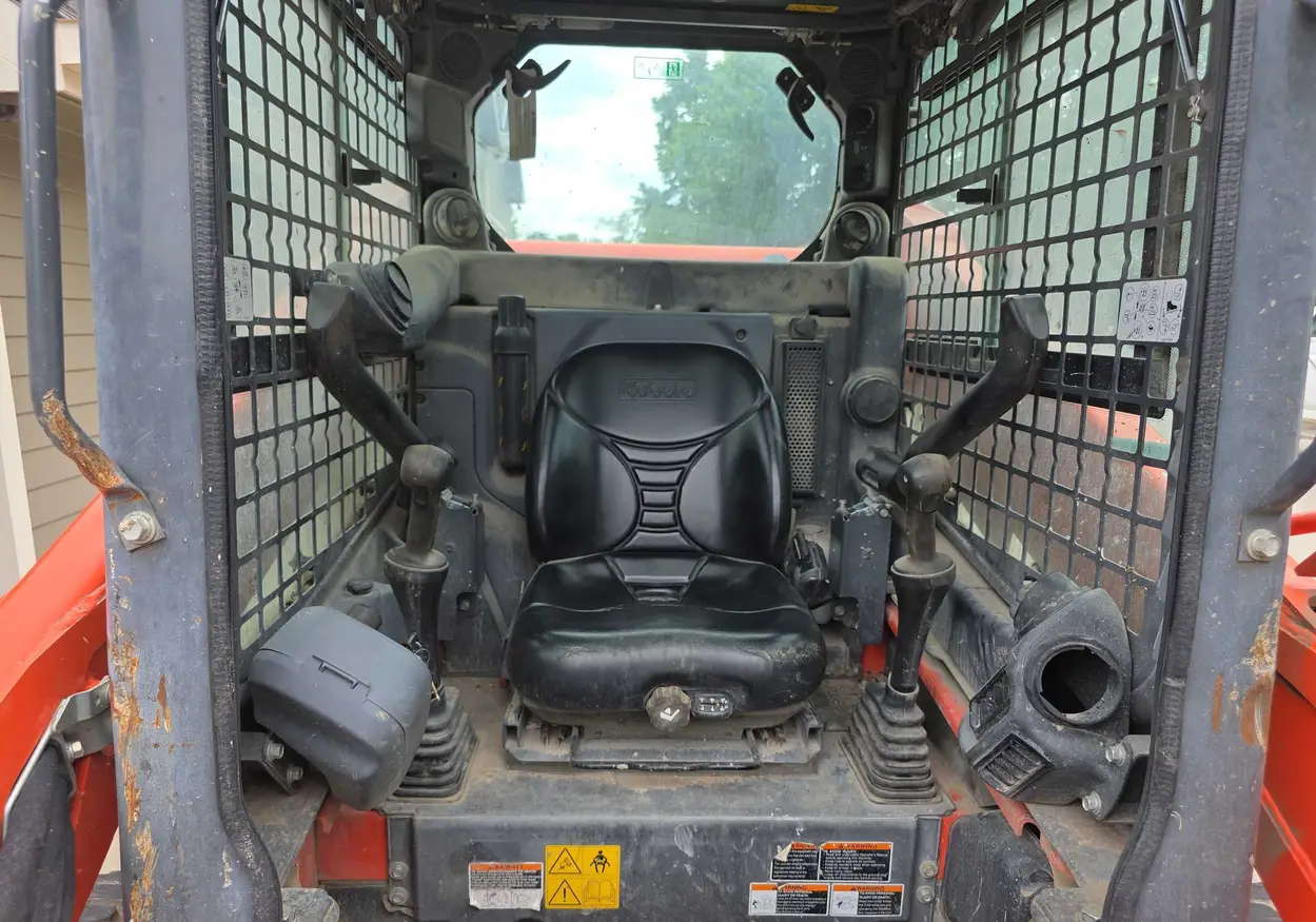 2016 Kubota SSV65 skid steer loader