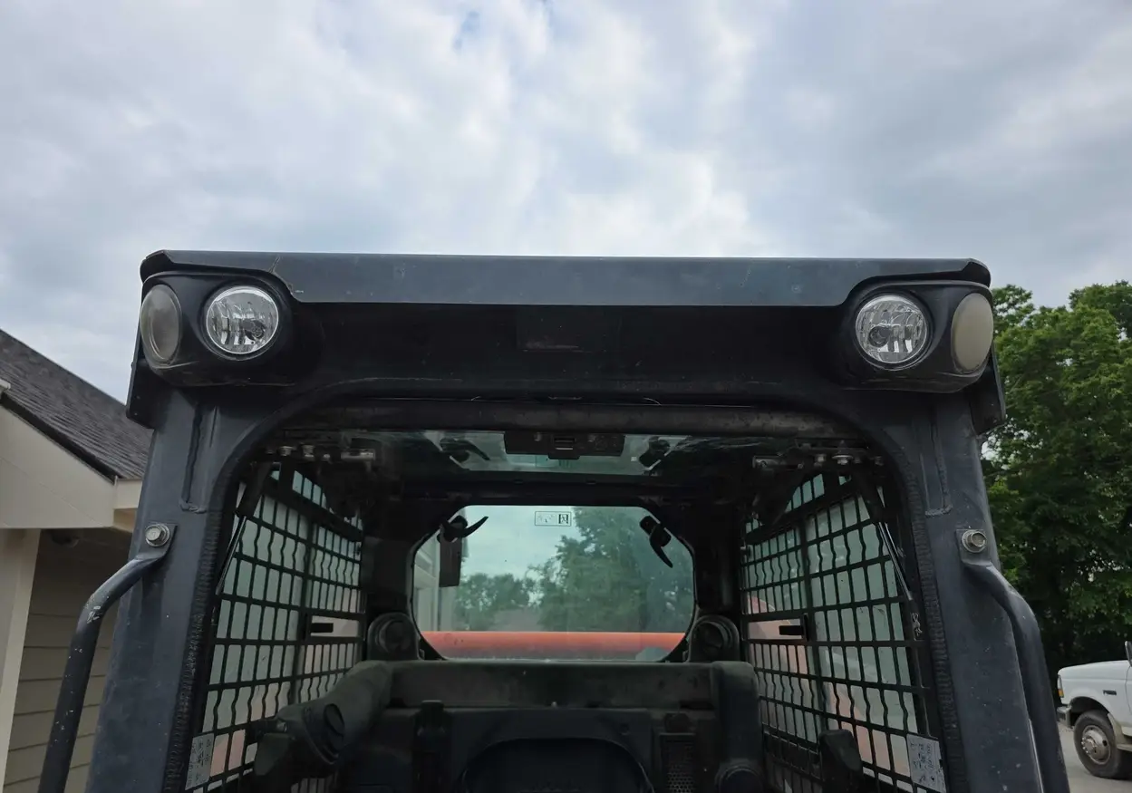 2016 Kubota SSV65 skid steer loader
