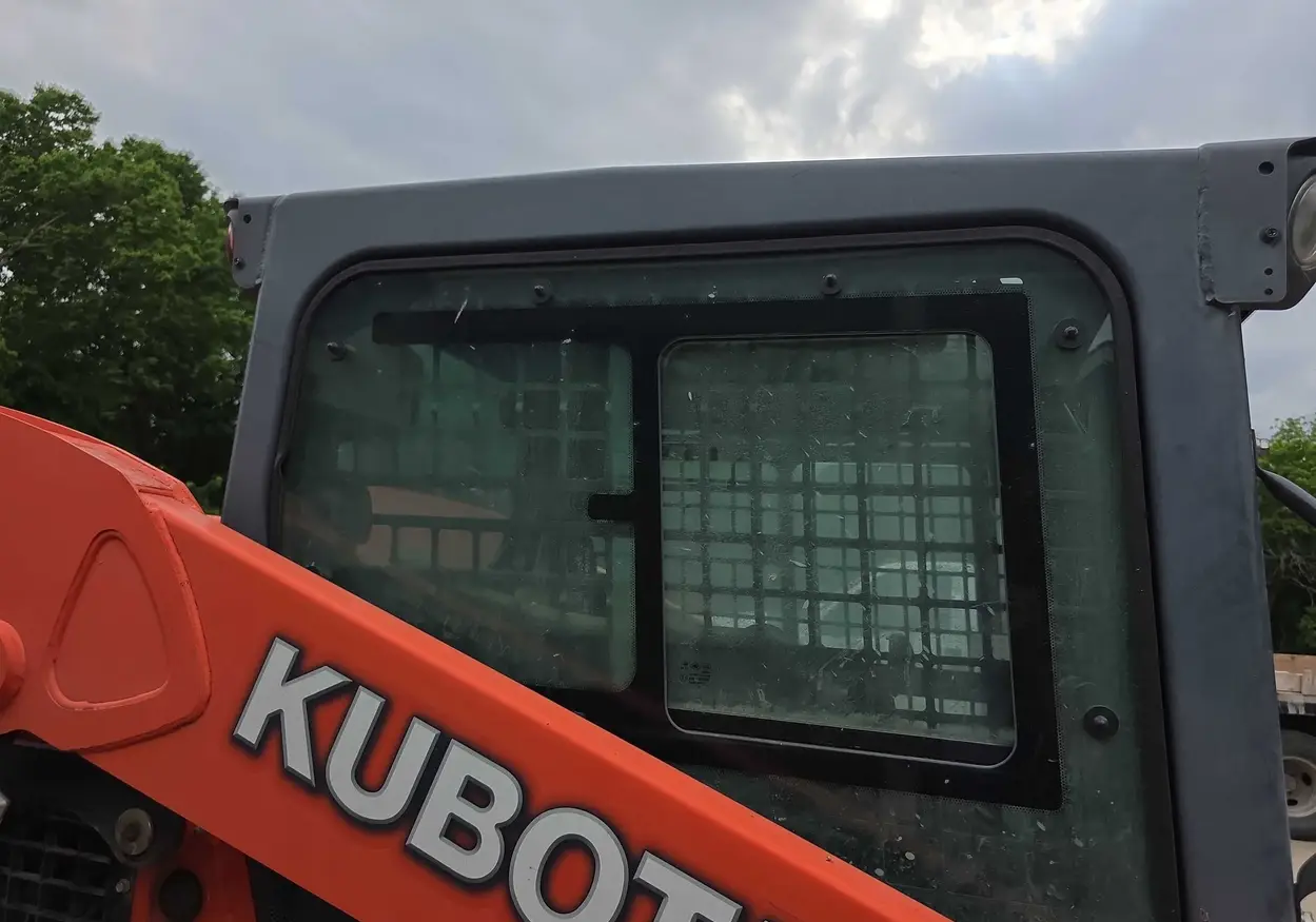 2016 Kubota SSV65 skid steer loader