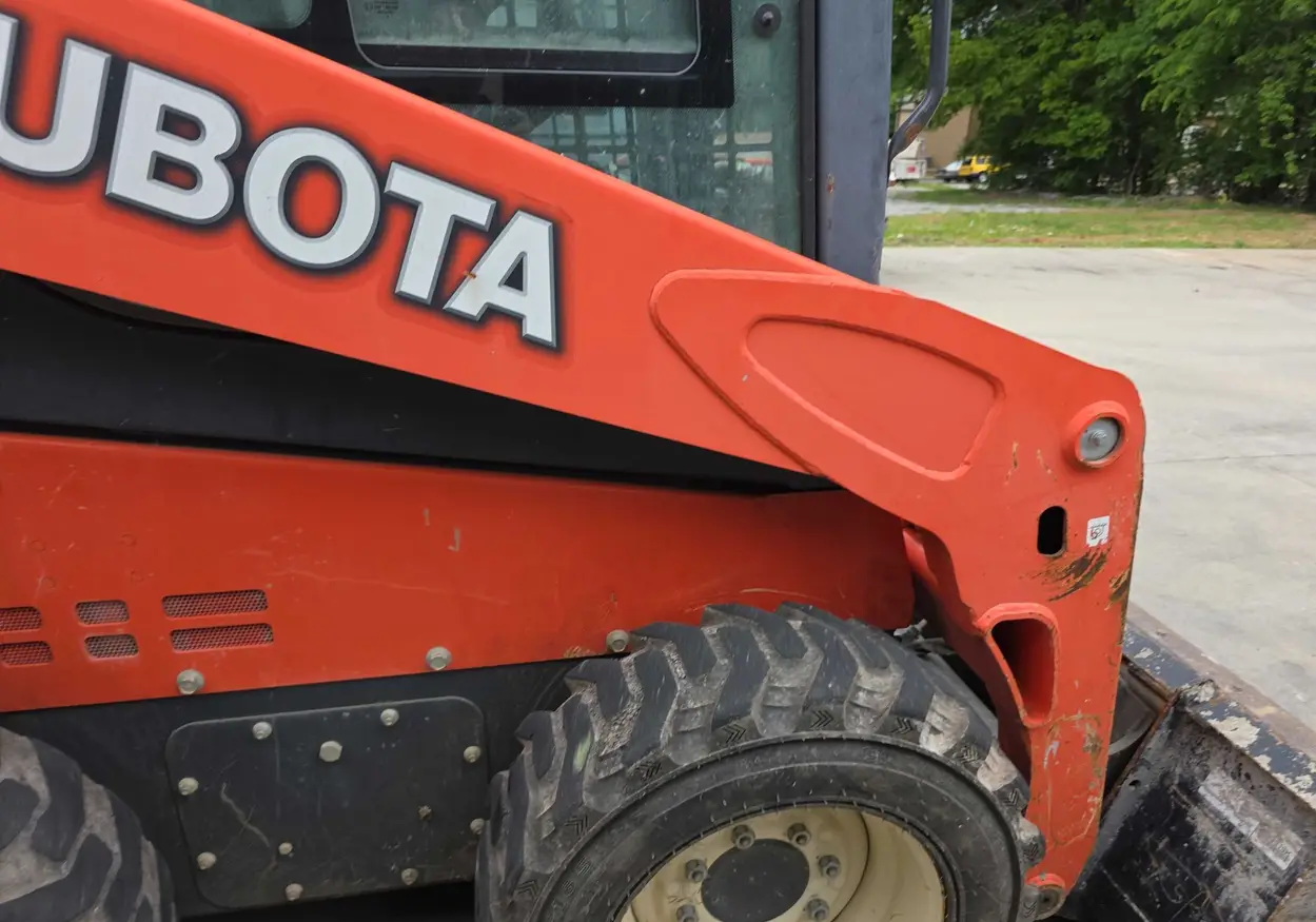 2016 Kubota SSV65 skid steer loader