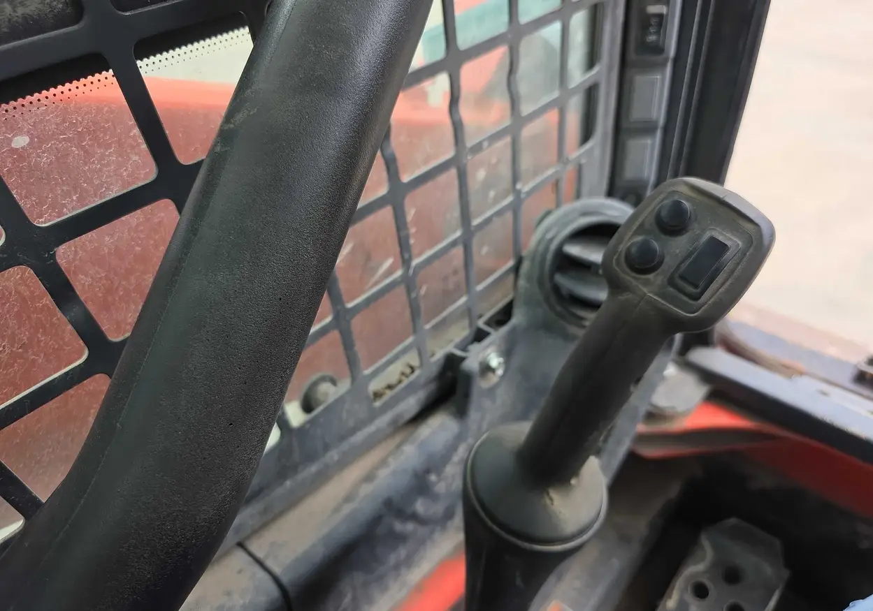 2016 Kubota SSV65 skid steer loader
