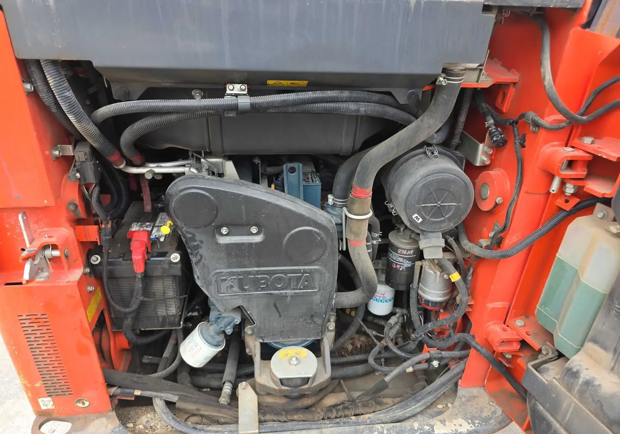 2016 Kubota SSV65 skid steer loader