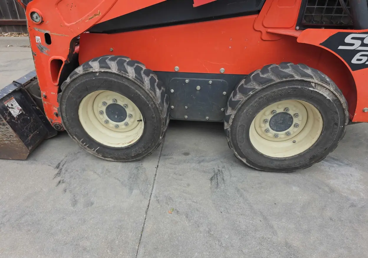 2016 Kubota SSV65 skid steer loader