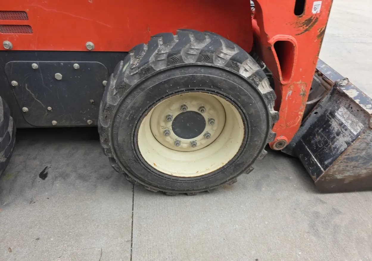 2016 Kubota SSV65 skid steer loader