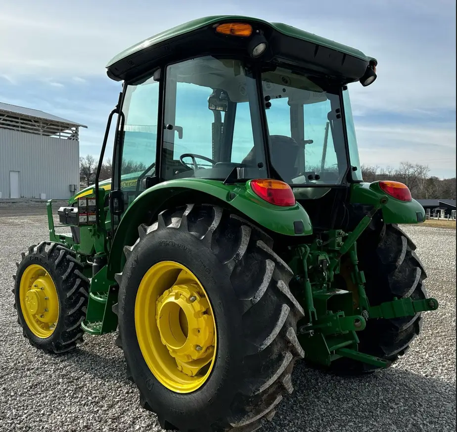2022 John Deere 5075E MFWD tractor