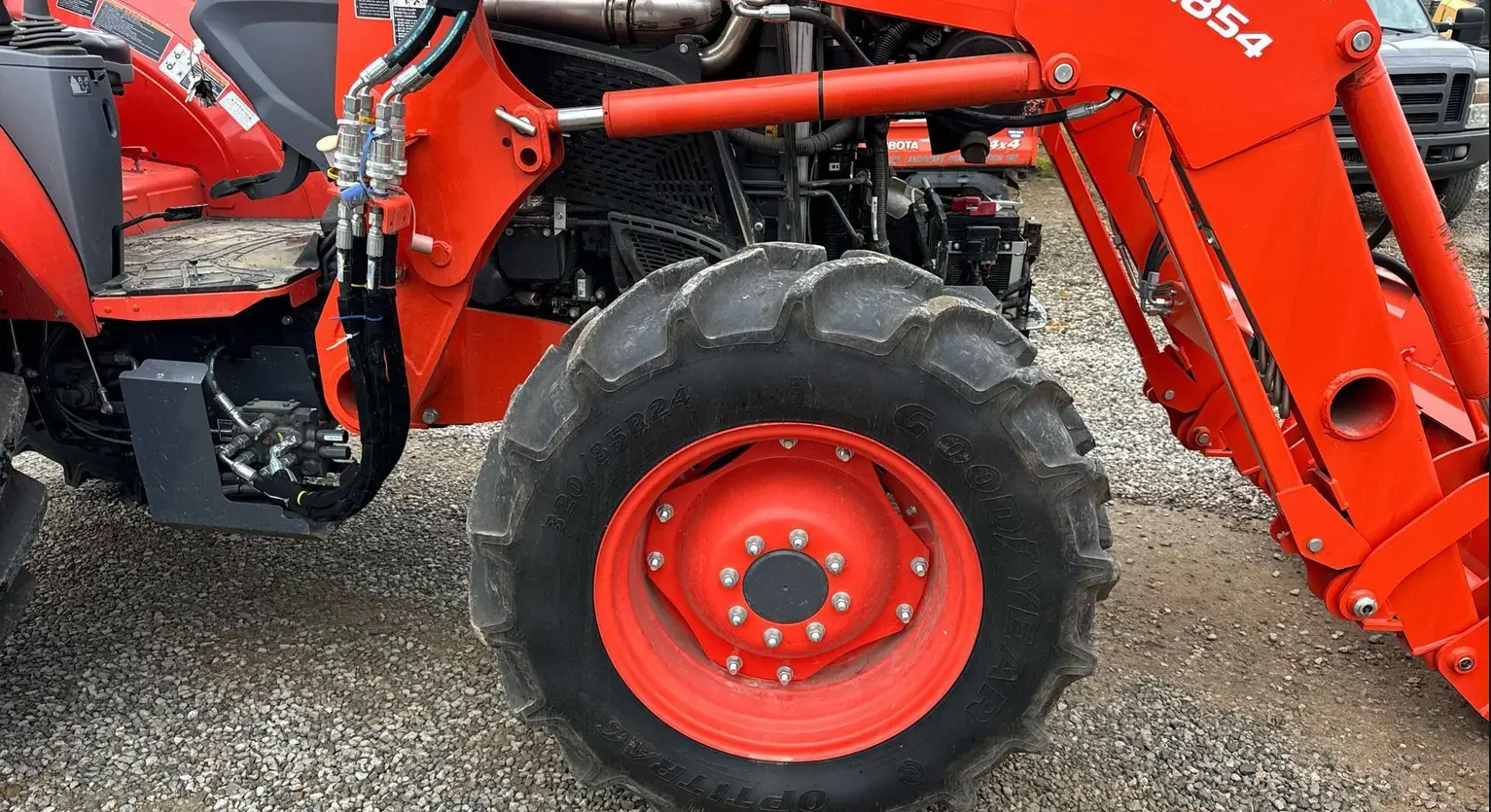2022 Kubota M5 111D MFWD tractor