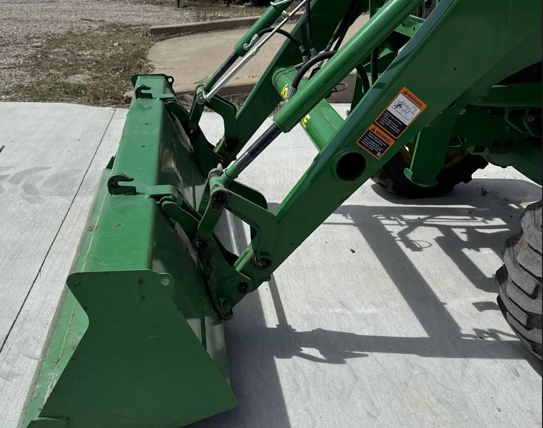 2022 John Deere 4052R MFWD tractor