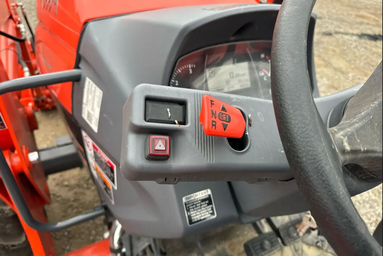 2022 Kubota M5 111D MFWD tractor