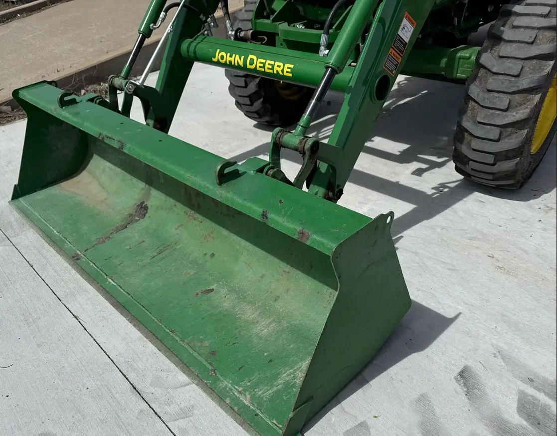 2022 John Deere 4052R MFWD tractor