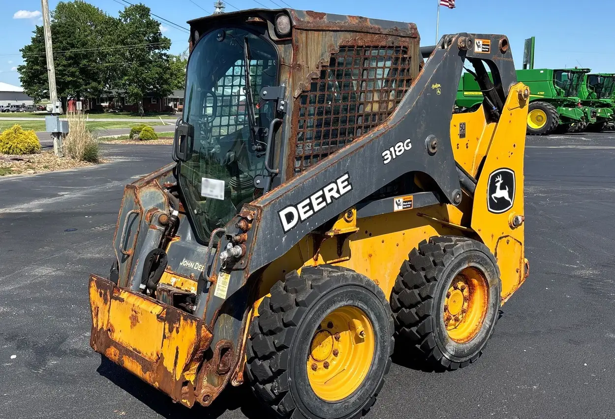 2020 John Deere 318G skid steer loader