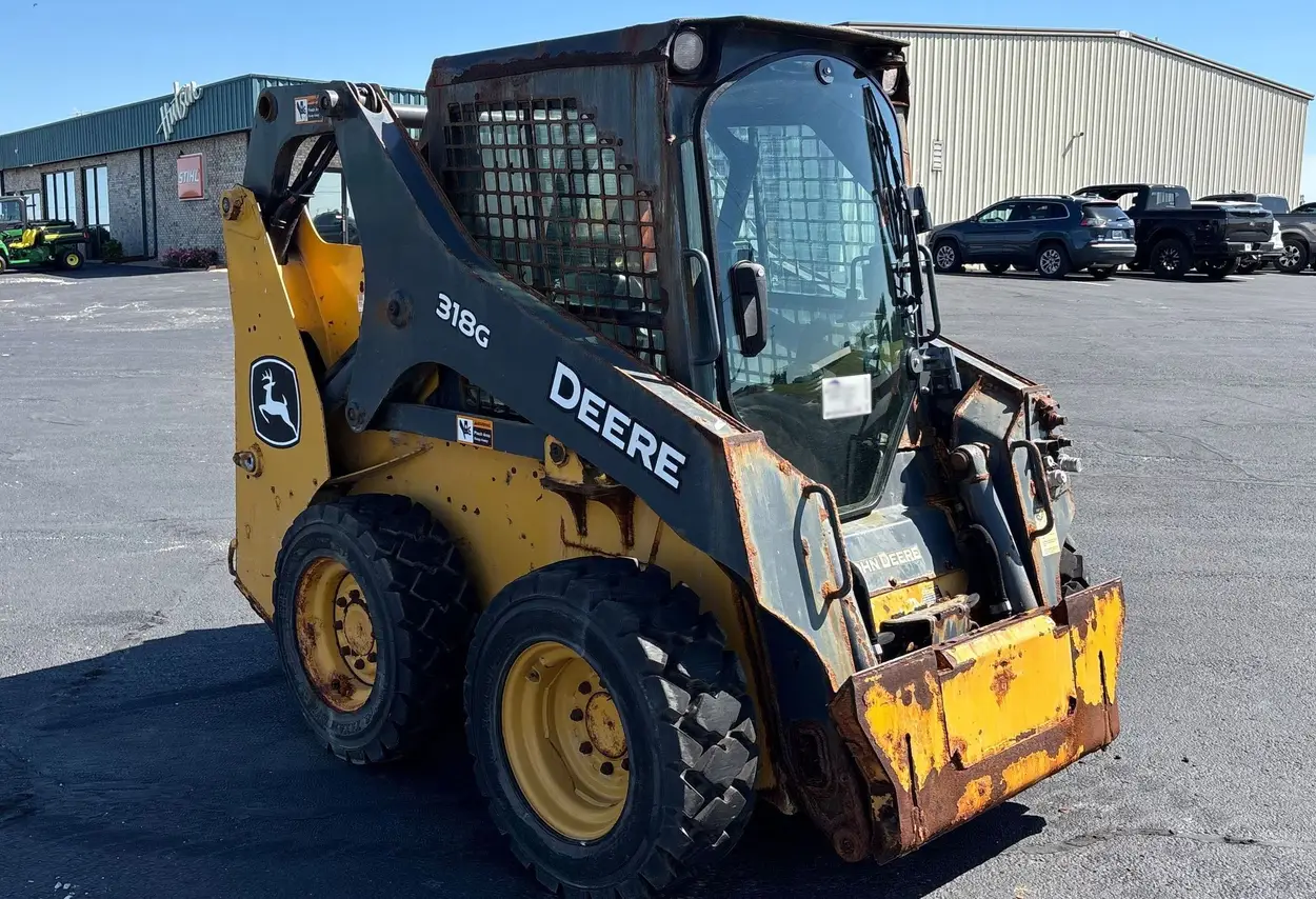 2020 John Deere 318G skid steer loader