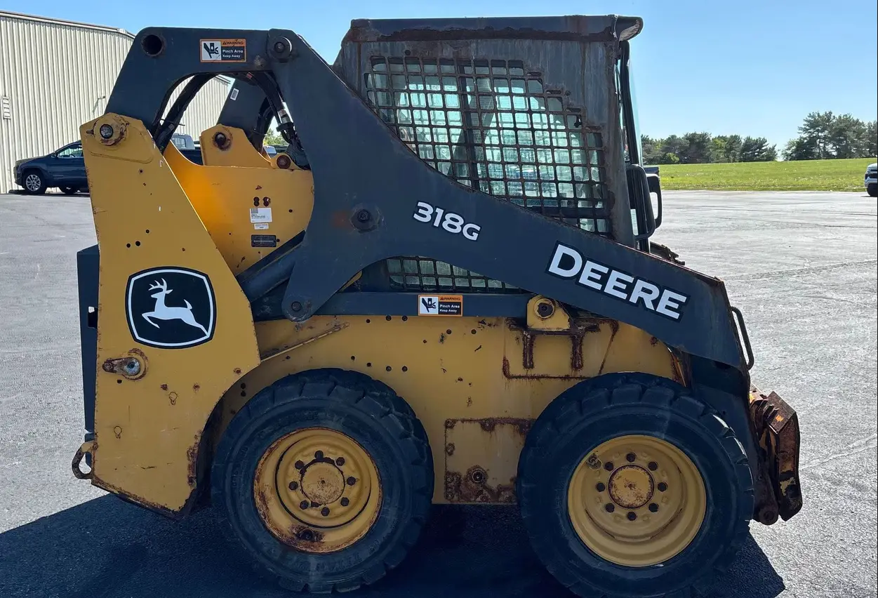 2020 John Deere 318G skid steer loader