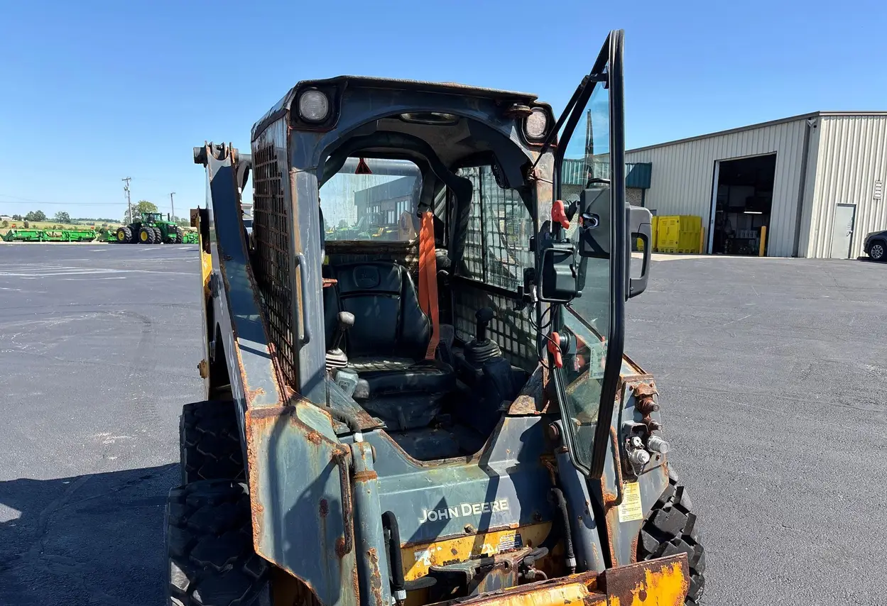 2020 John Deere 318G skid steer loader