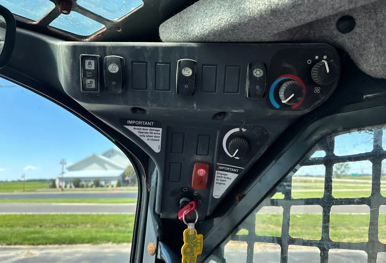 2020 John Deere 318G skid steer loader