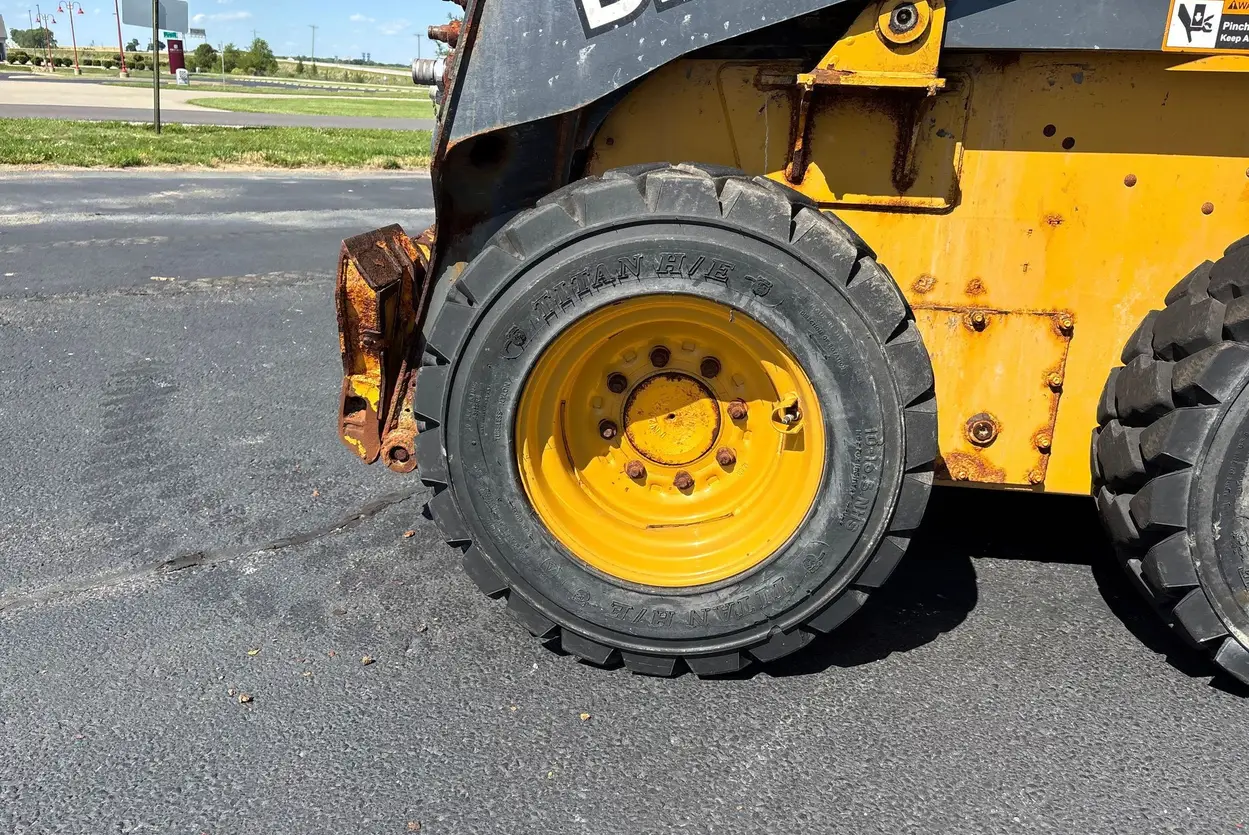 2020 John Deere 318G skid steer loader