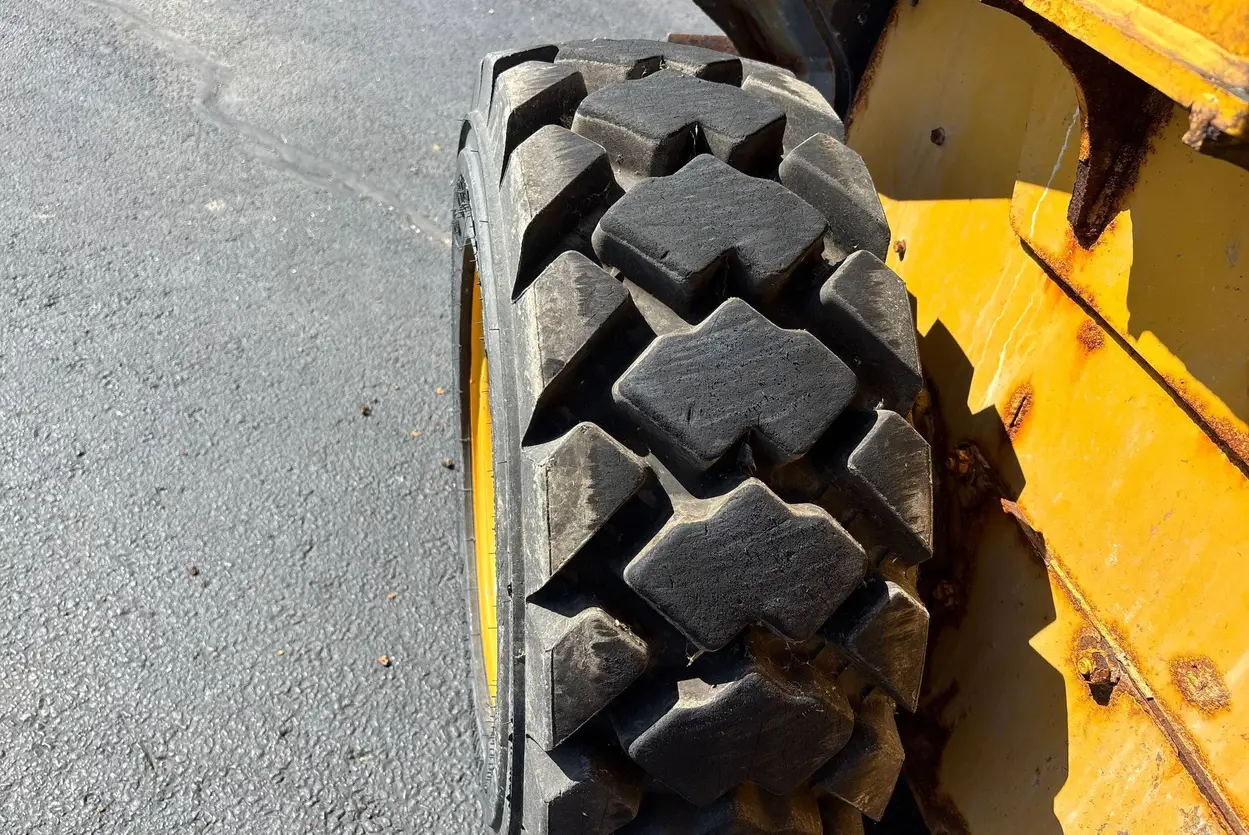 2020 John Deere 318G skid steer loader