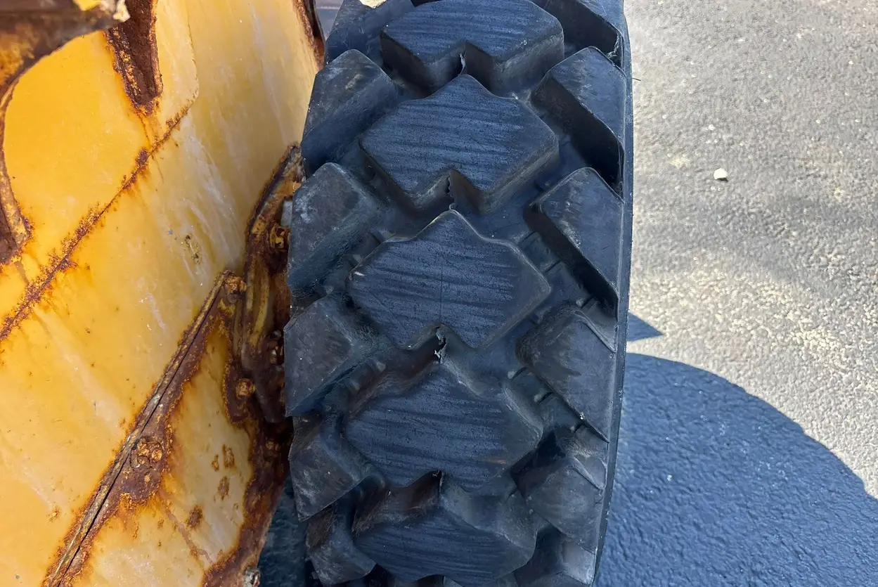 2020 John Deere 318G skid steer loader