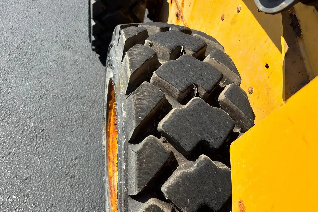 2020 John Deere 318G skid steer loader