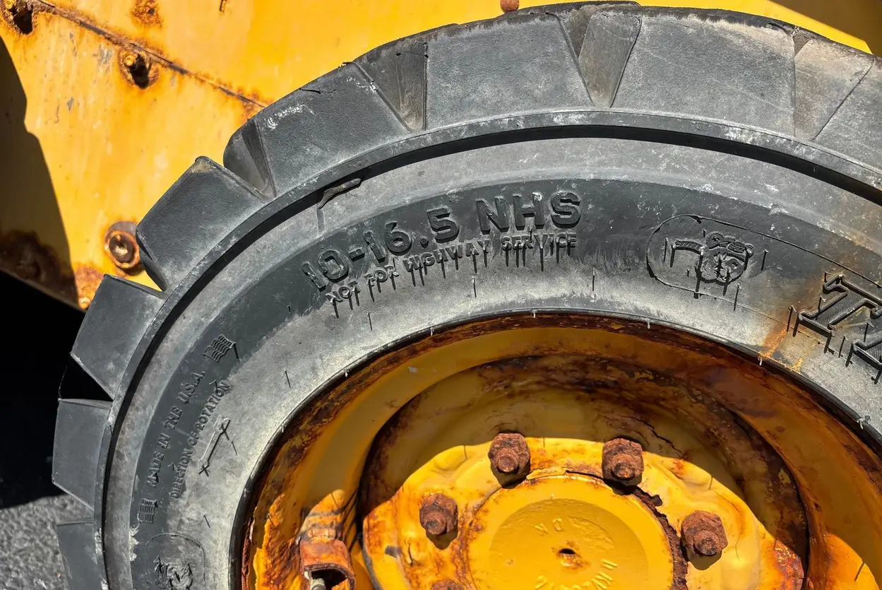 2020 John Deere 318G skid steer loader