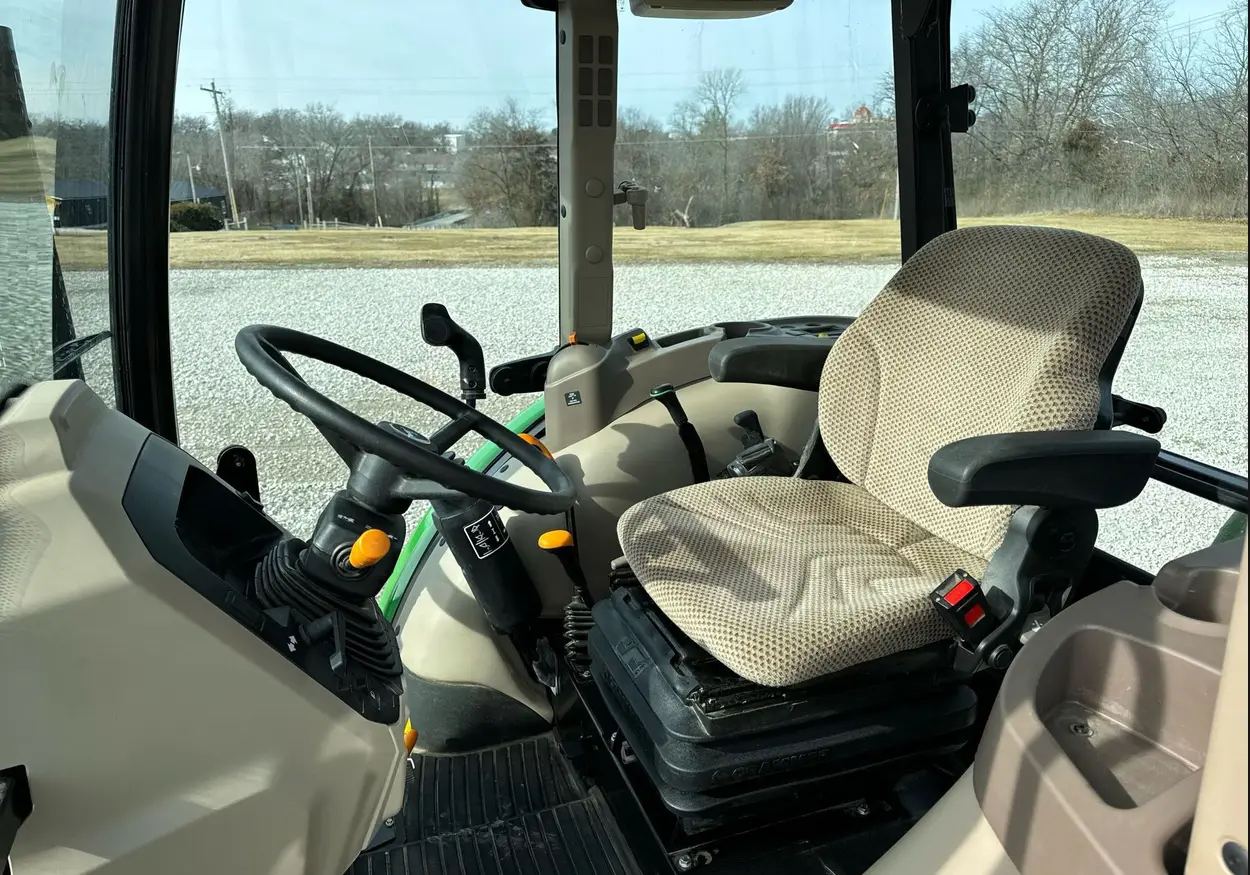 2022 John Deere 5075E MFWD tractor