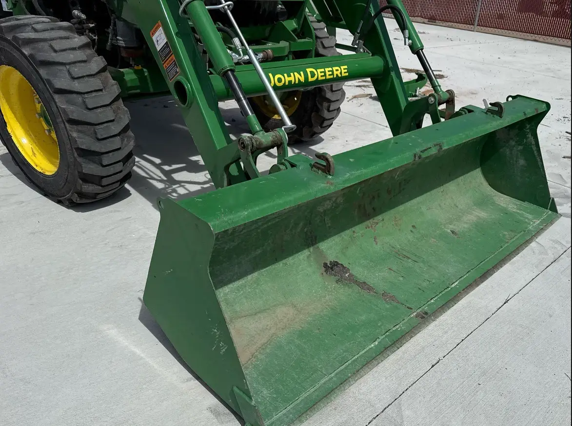 2022 John Deere 4052R MFWD tractor