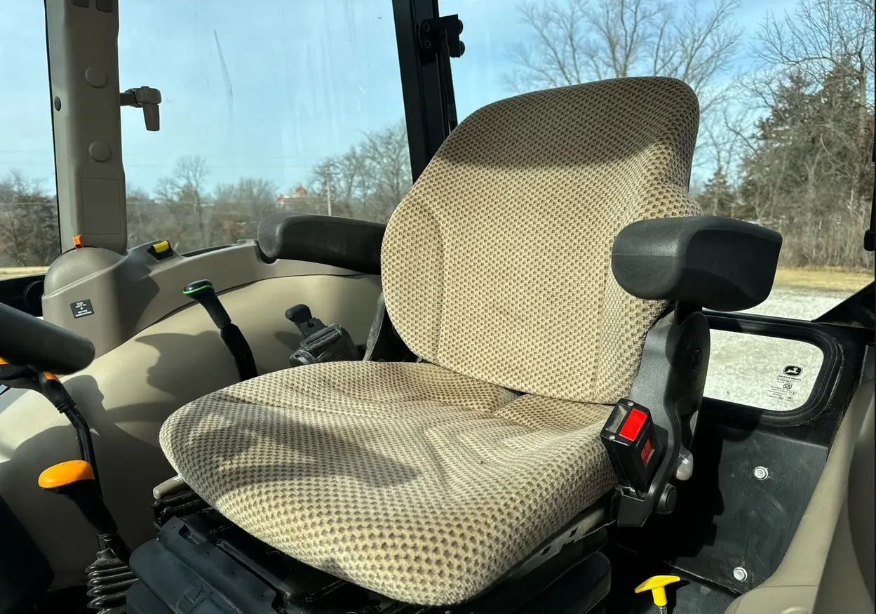 2022 John Deere 5075E MFWD tractor