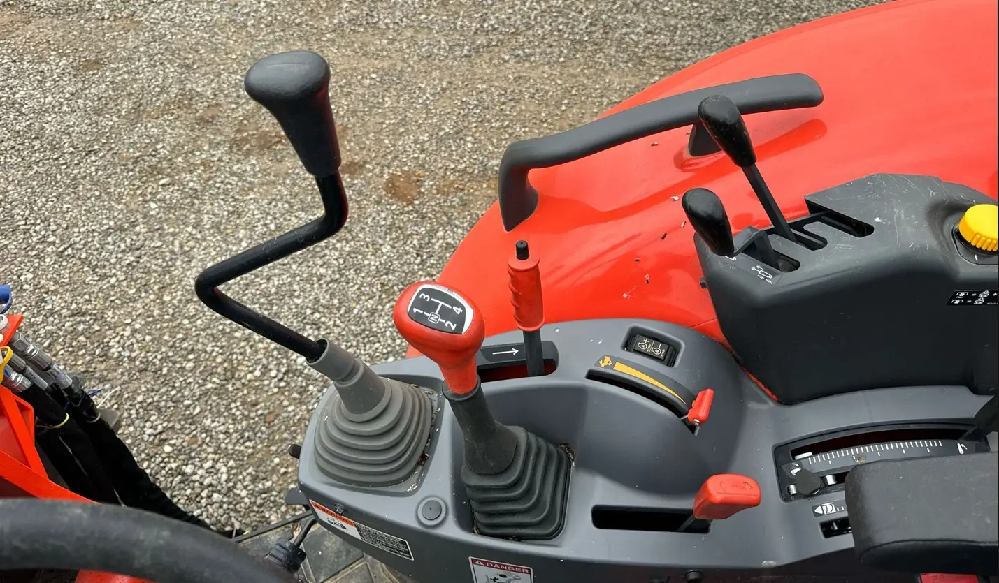 2022 Kubota M5 111D MFWD tractor