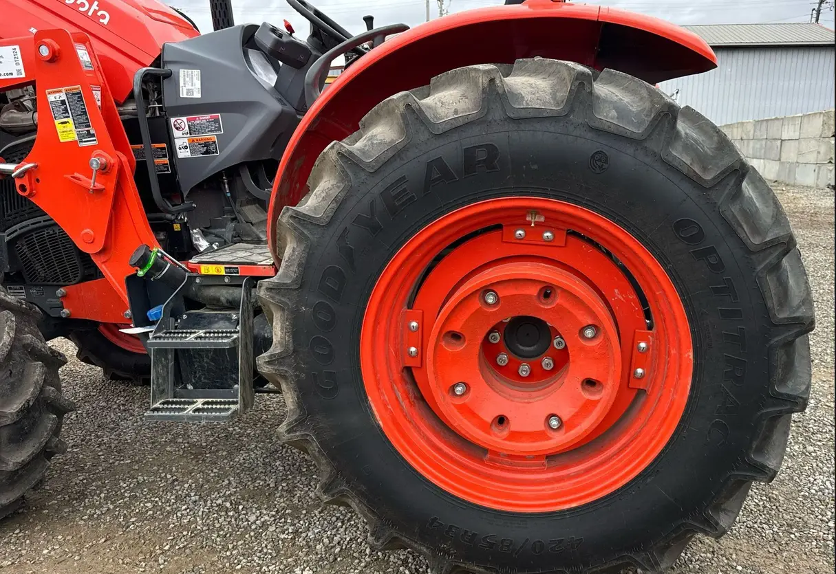 2022 Kubota M5 111D MFWD tractor
