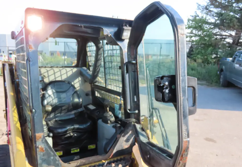2015 Caterpillar 247B3 tracked skid steer loader Cab 2 Speed A/C Aux Hyd Q/C