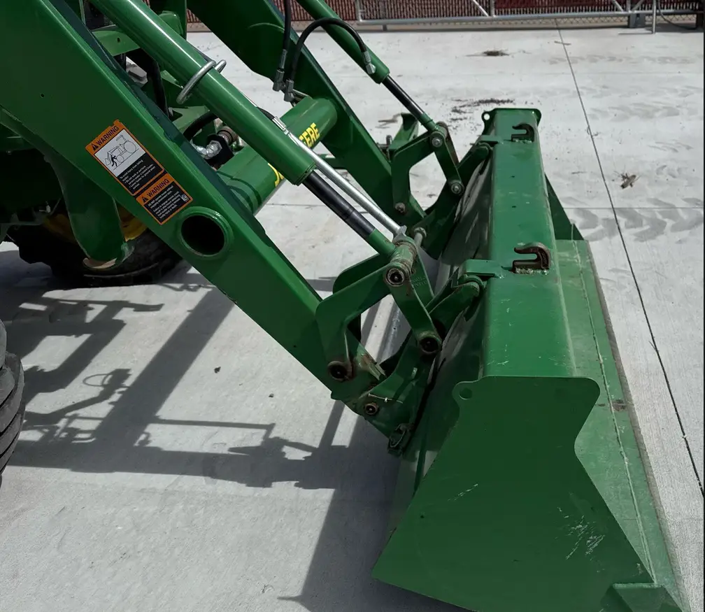 2022 John Deere 4052R MFWD tractor