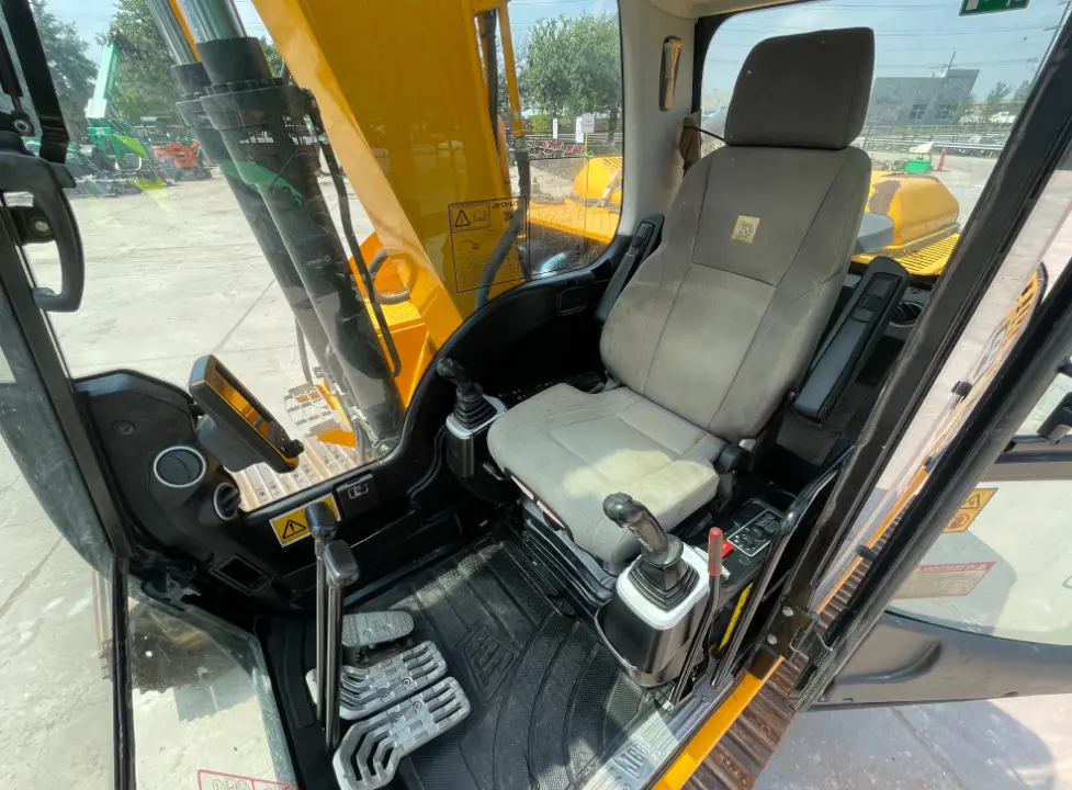 2018 JCB JS131LC Hydraulic Excavator A/C Cab Aux Hyd Thumb 36'' bucket