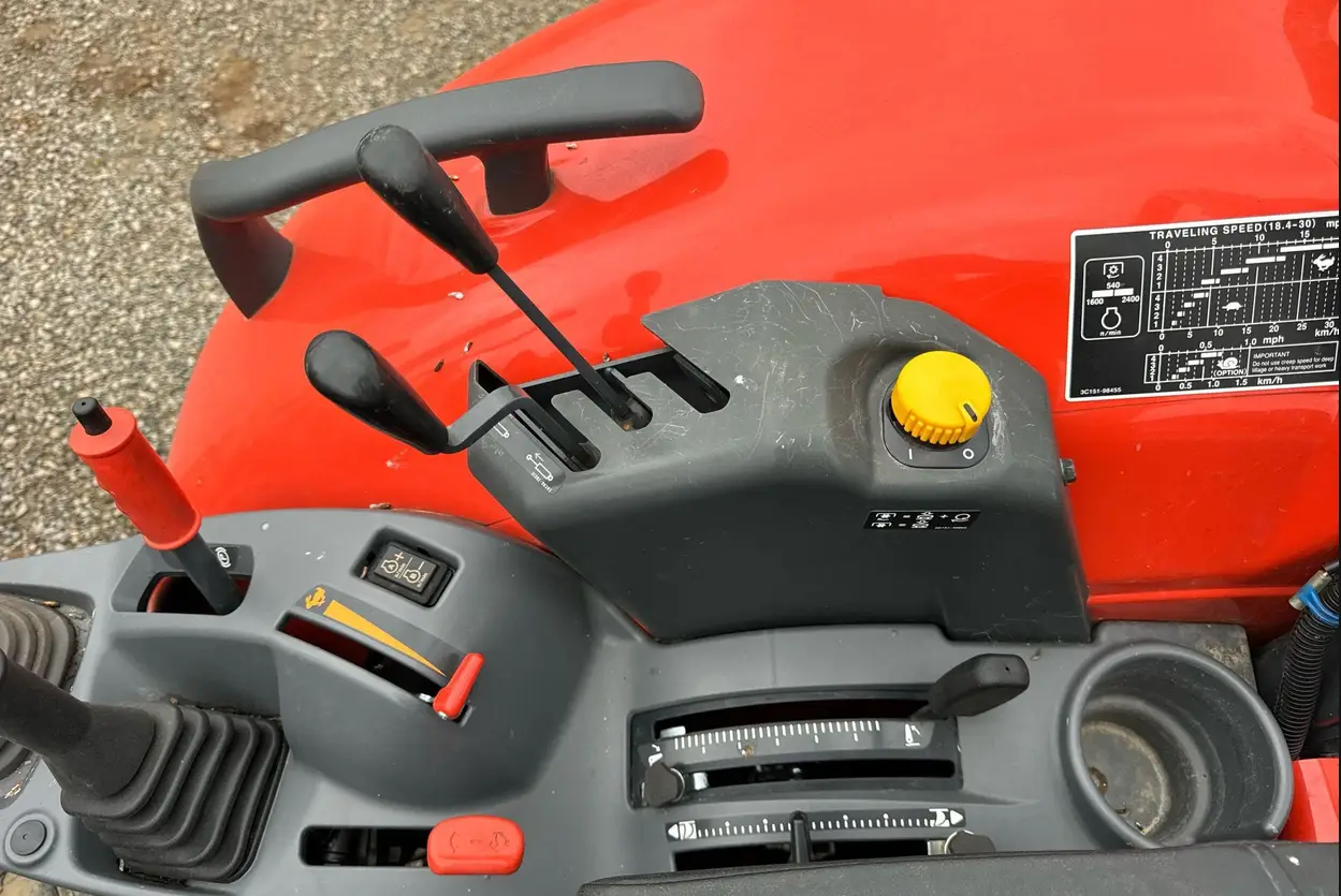 2022 Kubota M5 111D MFWD tractor