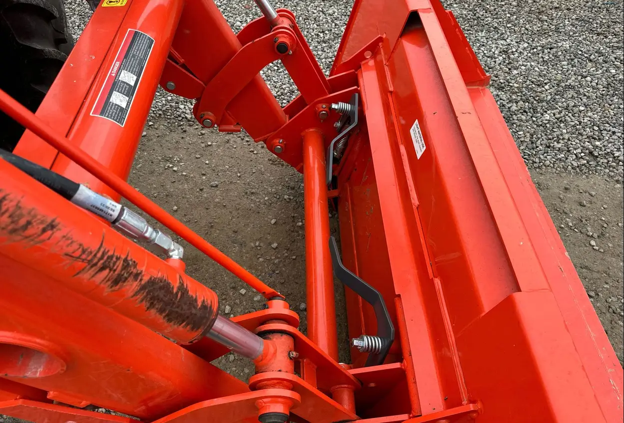 2022 Kubota M5 111D MFWD tractor