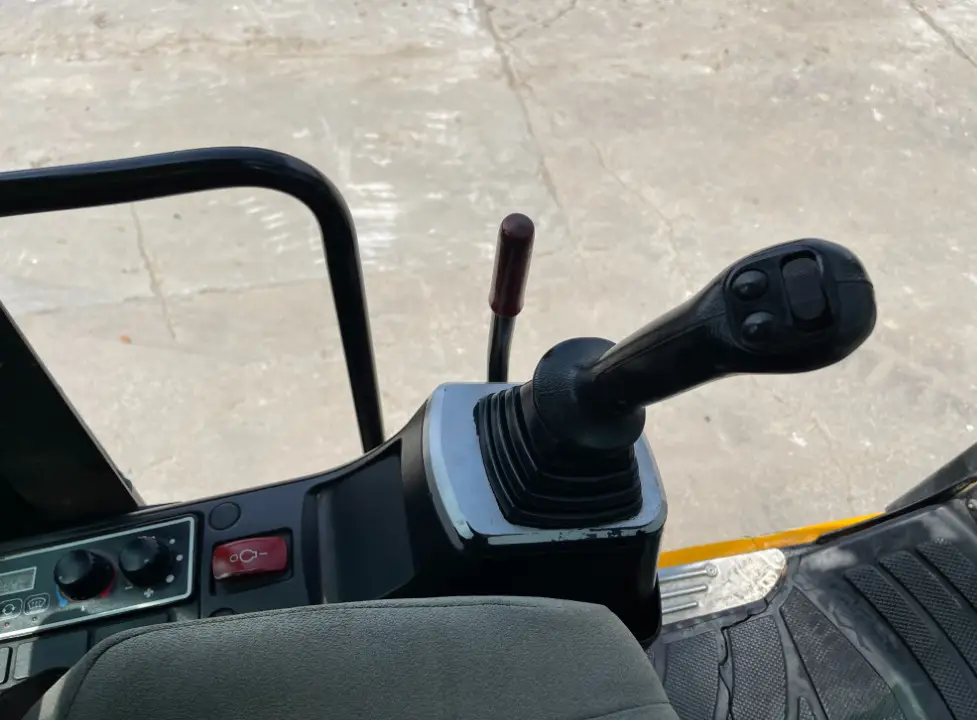 2018 JCB JS131LC Hydraulic Excavator A/C Cab Aux Hyd Thumb 36'' bucket