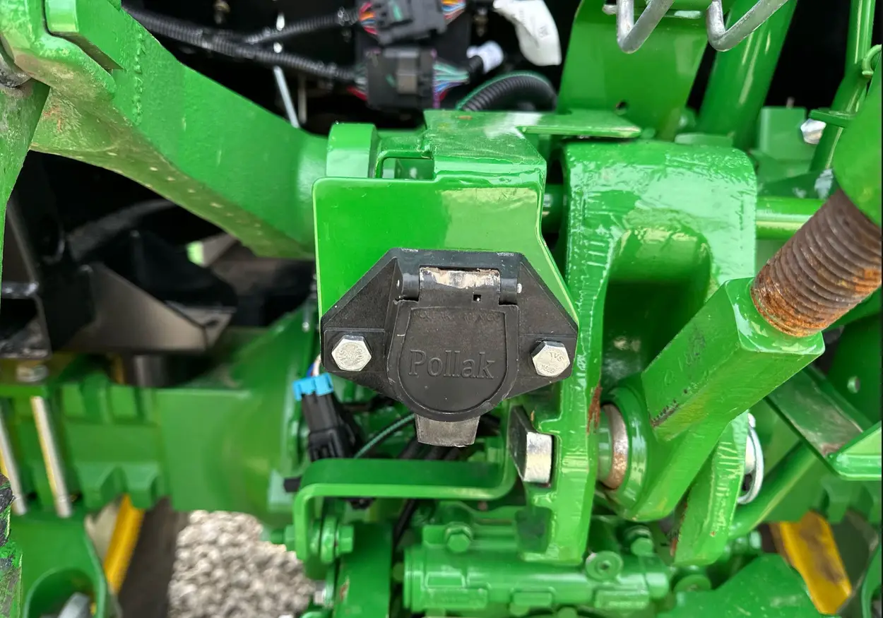 2022 John Deere 5075E MFWD tractor