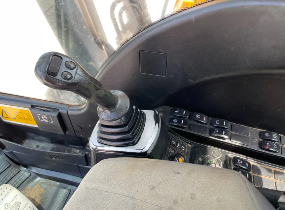 2018 JCB JS131LC Hydraulic Excavator A/C Cab Aux Hyd Thumb 36'' bucket