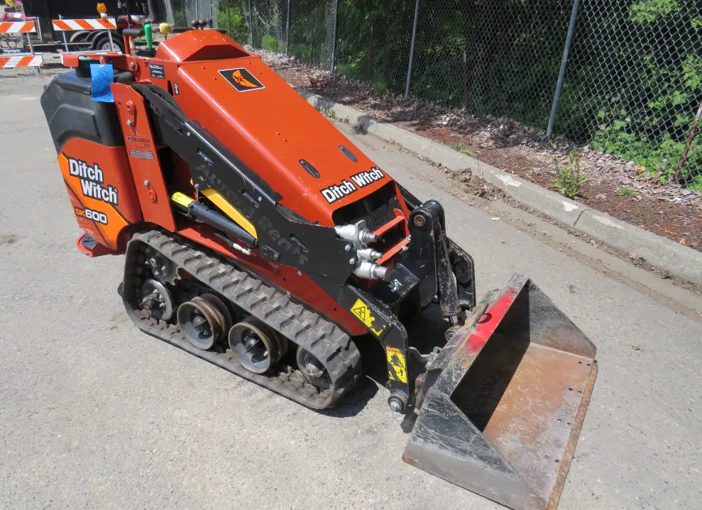 2020 Ditch Witch SK600 Ride On Tracked Skid Steer Loader Aux Hyd Diesel
